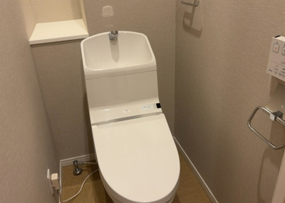 【トイレ】 | パラッツオ相模原 | トイレは大きさや形、機能、抗菌性などが異なる多種多彩なタイプが各メーカーから出ています。それぞれに良さがあるため、事前にどういったタイプのトイレがいいのかをご家庭内で決めて、内見に行くといいでしょう。