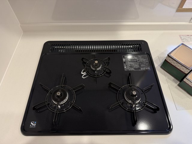 ダイアパレス東雲のキッチン|同時調理が可能な3口ガスコンロ