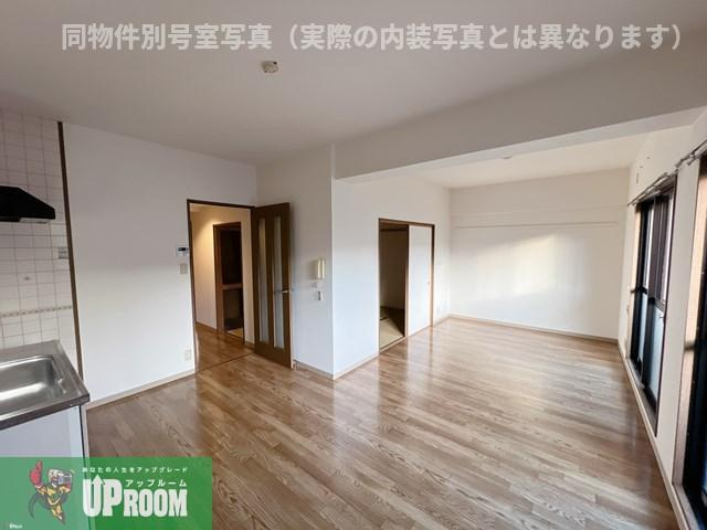 マ・メゾン小牧原 南館の居間・リビング