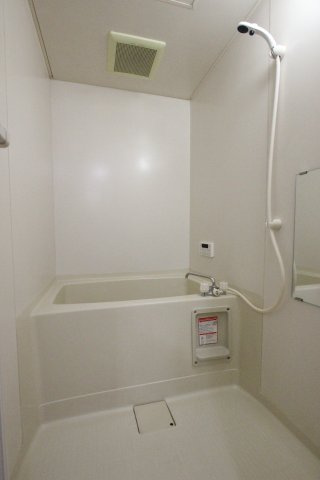 セラフィ西原の浴室|参考写真です。現況優先。