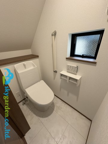 藤沢市大庭5221番　新築戸建　全3棟 A号棟のトイレ|落ち着いたトイレです