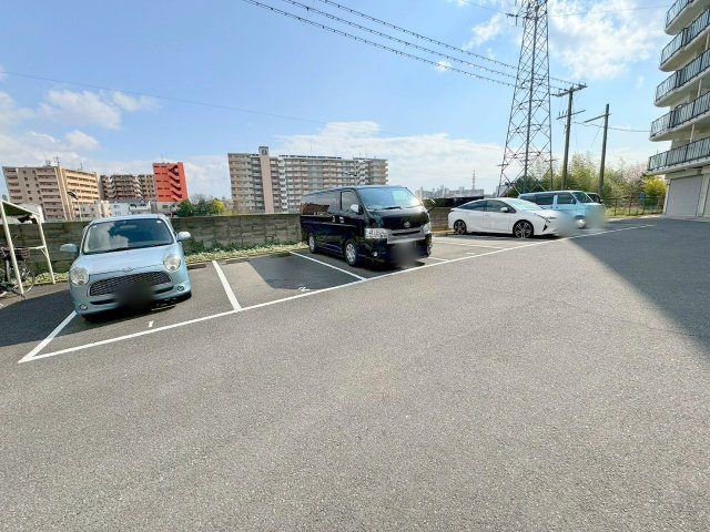 旭シックスの駐車場