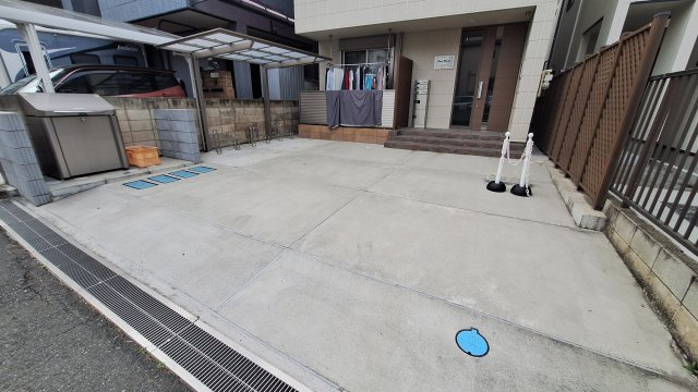 ボン　メゾンの駐車場