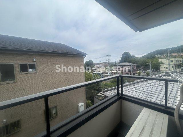 【現地画像あり】中郡大磯町月京　中古戸建　53.47坪のバルコニー|南東に面しており日当たりも良く、気持ちの良い風が吹き抜けます♪
