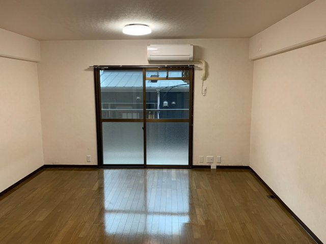 太宰府市五条１丁目の賃貸マンションの居間・リビング|同建物別部屋現況優先
別号数タイプ