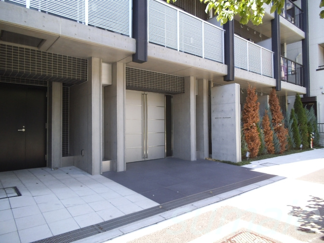 ブランノアール北赤羽のエントランス|エントランス周りは広々しています♪