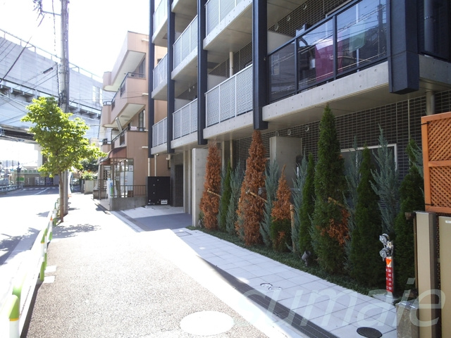 ブランノアール北赤羽のその他|彩りのある植栽が飾られています☆