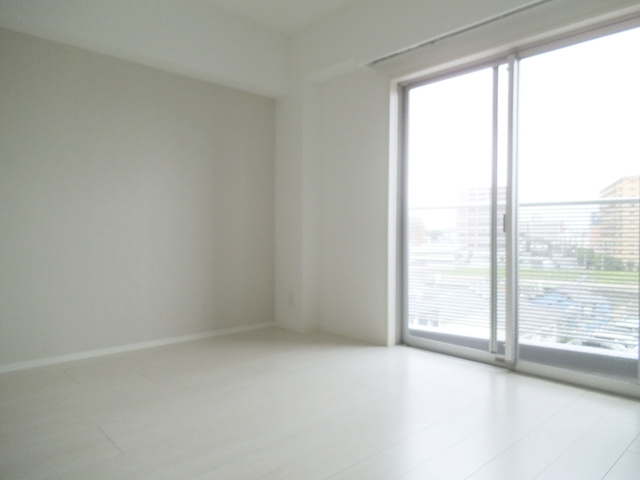 ブランノアール北赤羽の居間・リビング|ホワイトで統一されてキレイです☆