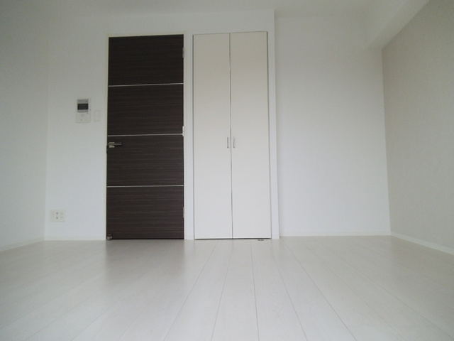 ブランノアール北赤羽の寝室|広々6.8帖の洋室☆