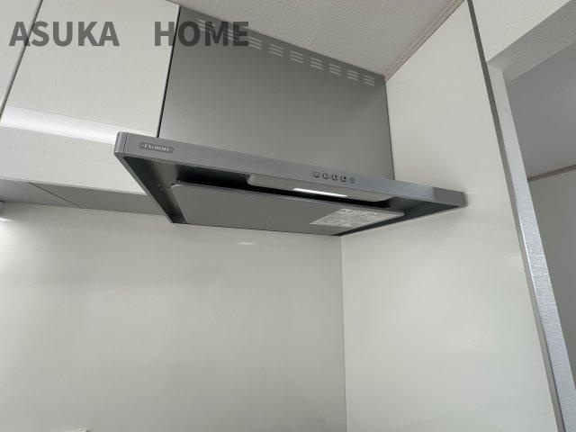 杉田5丁目　中古戸建の洋室|グレーの床がおしゃれな空間になっているお部屋となっております。