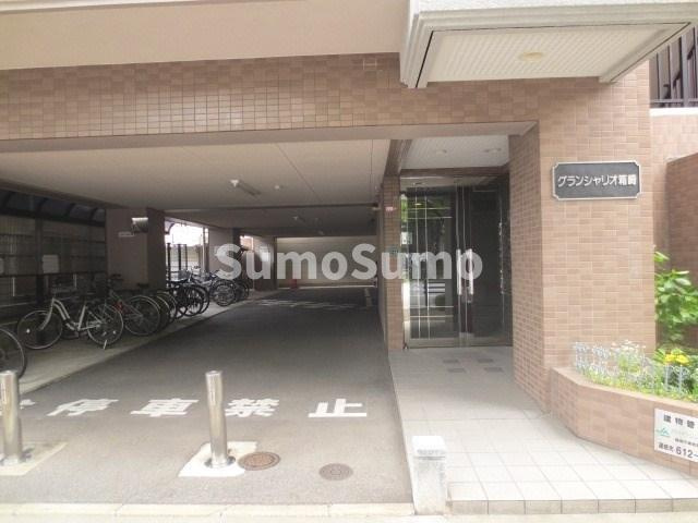 グランシャリオ箱崎のエントランス|外はこのようになっています