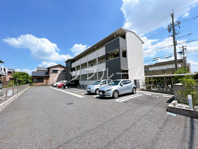 ルミエールの駐車場