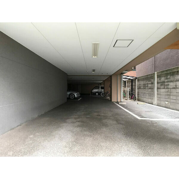 フリューゲル高砂　高宮小学校区の駐車場|フリューゲル高砂