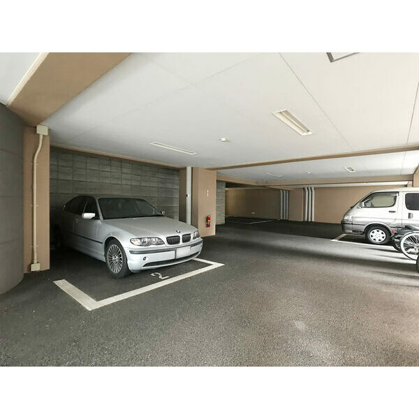 フリューゲル高砂　高宮小学校区の駐車場|フリューゲル高砂