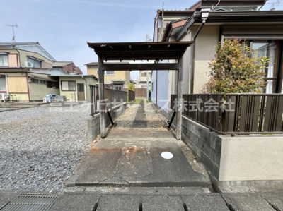 【エントランス】 | 磐田市見付　中古住宅 | 敷地入り口に門があります