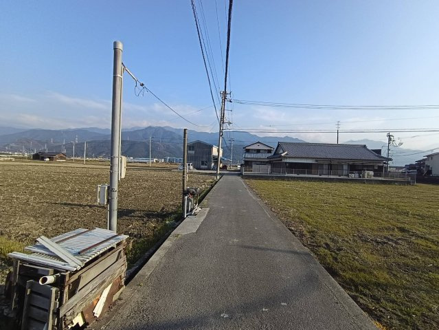 西条市玉津229-7　売土地の周辺|前面道路