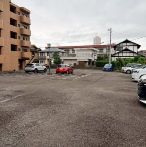 ☆選べる家具プレゼント☆サントノーレ石手の駐車場