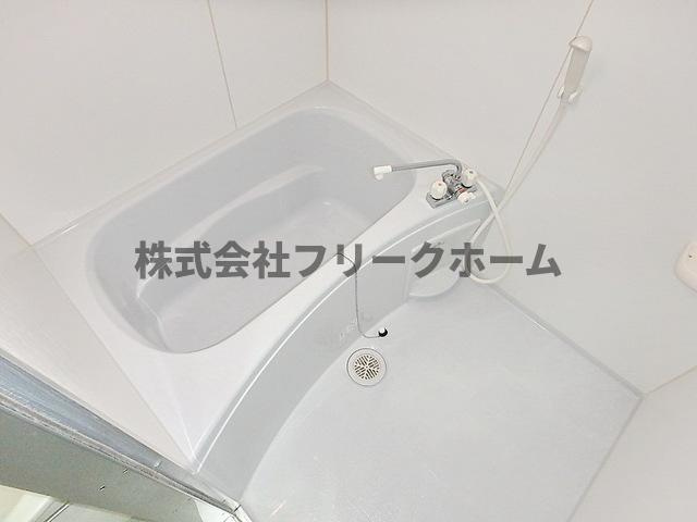 小金井市東町３丁目のアパートの浴室