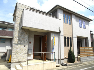 【外観】 | 中古　京王相模原線　JR横浜線　JR相模線　橋本駅　二本松 | 土地　120.16㎡　建物　96.05㎡　4LDK
現地の周りは、閑静な住宅地になり車の通りも少ない住宅地です。小さなお子様がいるご家族にも安心です。