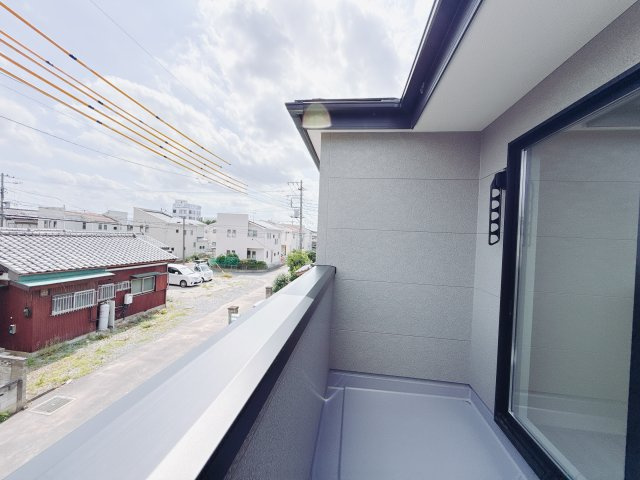 【新築戸建】第1本庄栄のバルコニー|■バルコニー｜あたたかな陽のひかりを浴びることのできるバルコニー。お洗濯物やお布団を干せば、家族みんなが気持ちよく暮らすことができます(*^^*)