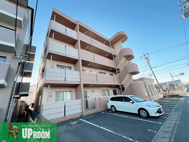 ブランドールの駐車場