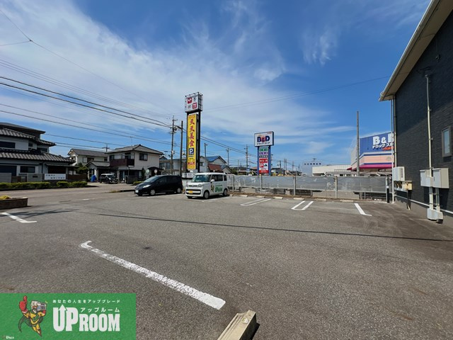 サン　フローラＭＰの駐車場