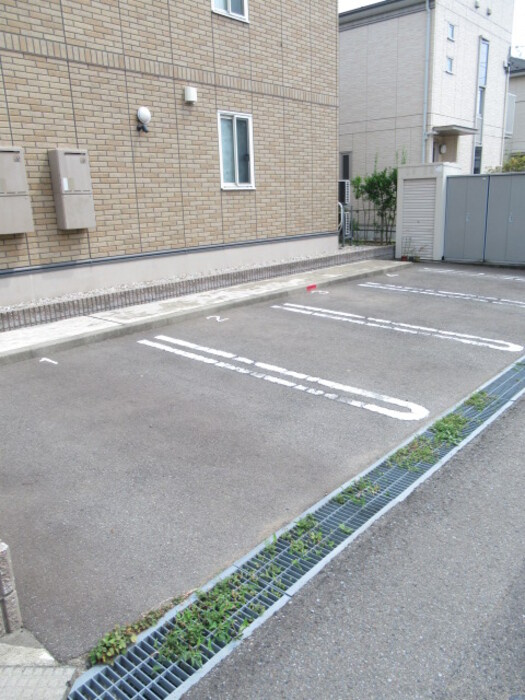 メゾン・ド・ソレイユの駐車場