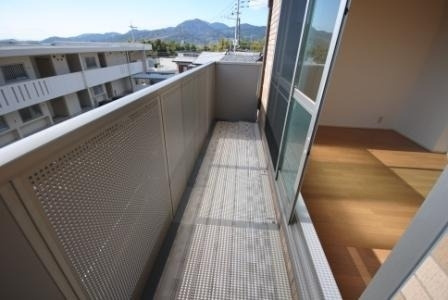 熊本市西区池田２丁目のアパートのバルコニー