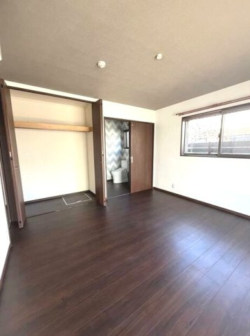 八街市榎戸　中古戸建の洋室|令和4年12月築 4LDK 駐車2台可能  リビング約24.5帖 複層ガラス 全室エアコン 浴室乾燥