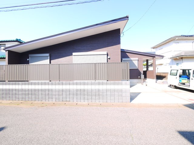 八街市榎戸　中古戸建の外観|令和4年12月築 4LDK 駐車2台可能  リビング約24.5帖 複層ガラス 全室エアコン 浴室乾燥