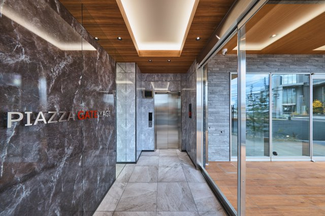 ピアッツァGATE八木のエントランス