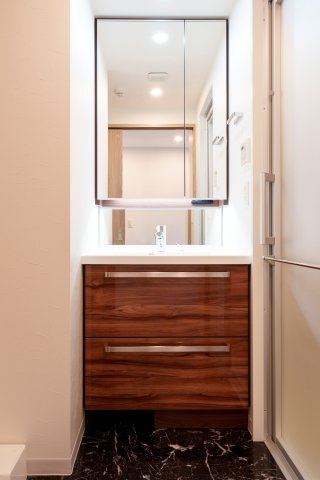 ピアッツァGATE八木の洗面所|収納スペース豊富な独立洗面台