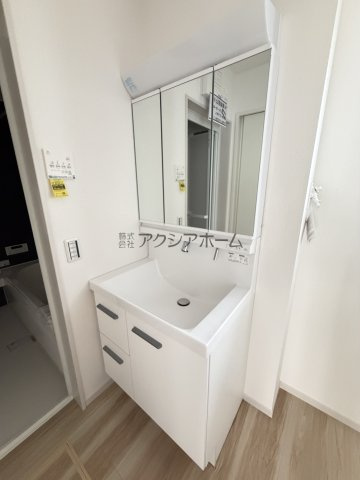 所沢市狭山ヶ丘1丁目・全1棟　新築一戸建の独立洗面台|温水シャワー付洗面化粧台