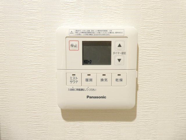 シティハウス横浜のその他共用部分|宅配BOXは壁面デザインと調和しています。
