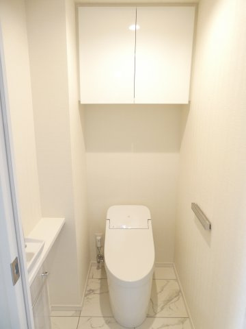 シティハウス横浜のトイレ|白を基調とした清潔感のあるトイレです。