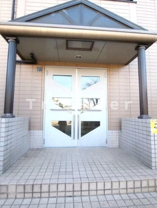 ラルジュ山下のエントランス