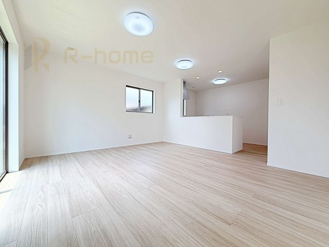 稲敷郡阿見町うずら野2丁目　新築戸建て　A号棟の居間・リビング|広々としたLDK♪充分な広さがあり、ご家族でインテリアのレイアウトを考えるのも楽しみですね！