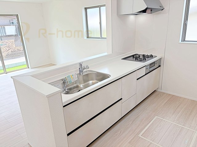稲敷郡阿見町うずら野2丁目　新築戸建て　A号棟のキッチン|料理をしながら家族とコミュニケーションが取れる対面式システムキッチン。