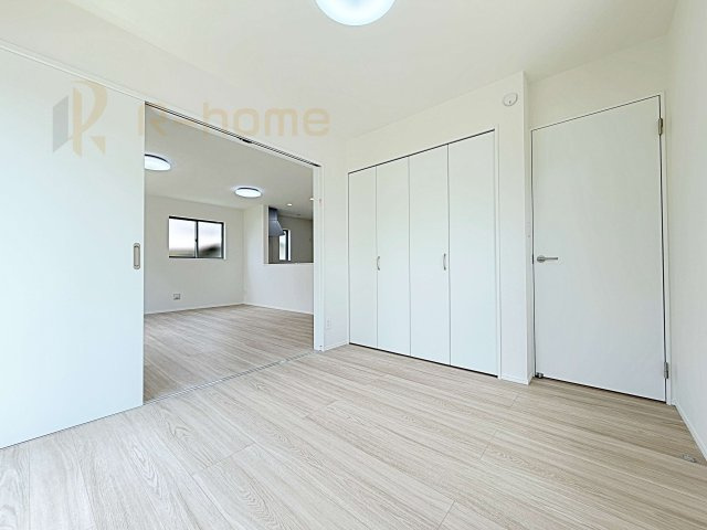稲敷郡阿見町うずら野2丁目　新築戸建て　A号棟の洋室|1階洋室はゲストルーム、キッズスペースとしても利用可能♪
開放してリビングと繋げればゆとりの大空間！