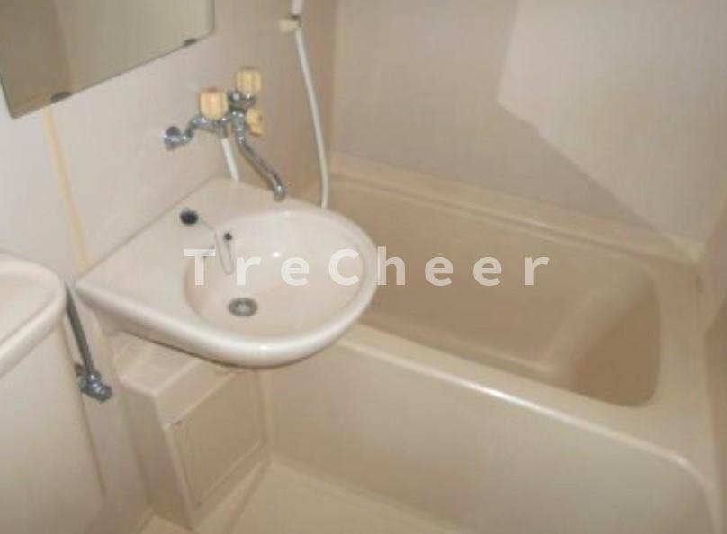 ラウンド東久留米の浴室