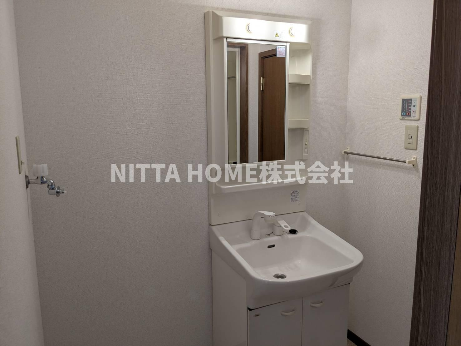丹波市柏原町柏原のアパートの洗面所|独立洗髪洗面台がついています◇