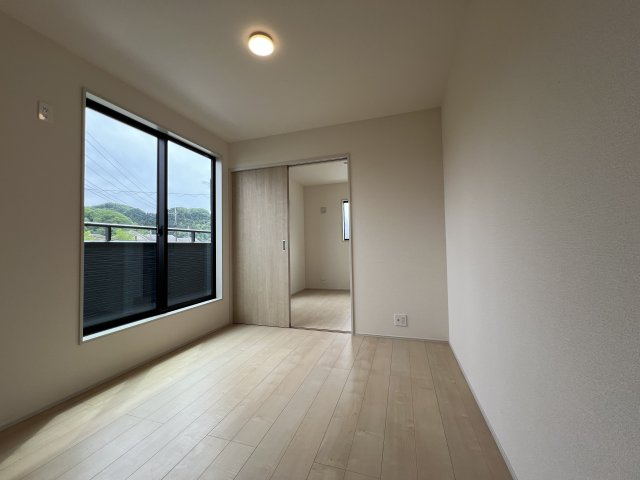 あきる野市伊奈　新築戸建全15棟の洋室|【洋室2】4.5帖の洋室と続き間になっており、用途の幅が広がります♪