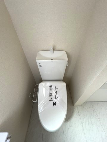 あきる野市伊奈　新築戸建全15棟のトイレ|2階温水シャワートイレ
