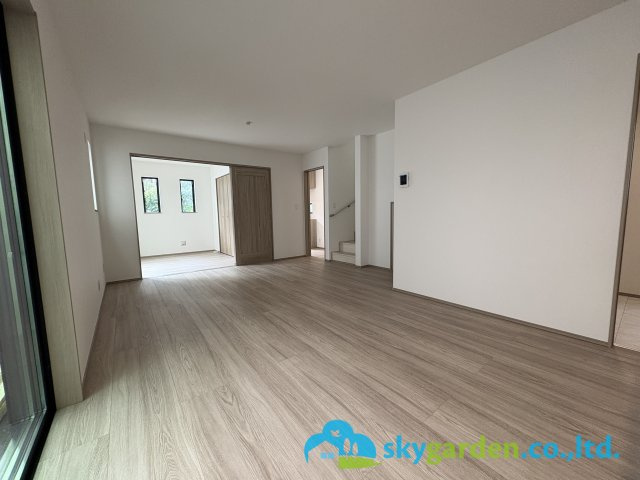 藤沢市大庭5221番　新築戸建　全3棟 B号棟の居間・リビング|ゆったり過ごせる居間です