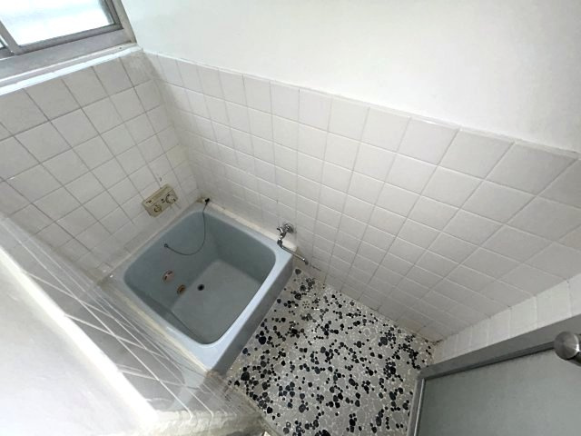 灘区城の下通アパートの浴室