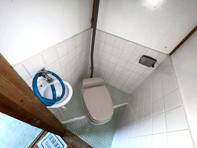 灘区城の下通アパートのトイレ