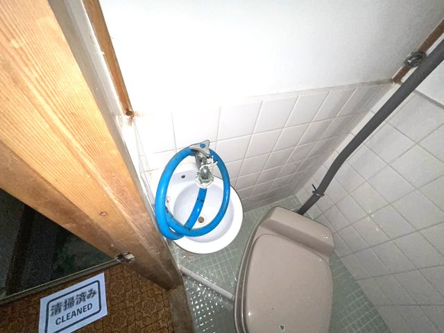 灘区城の下通アパートの洗面所