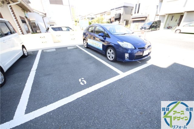 コモ　エスタ　上ノ丸の駐車場