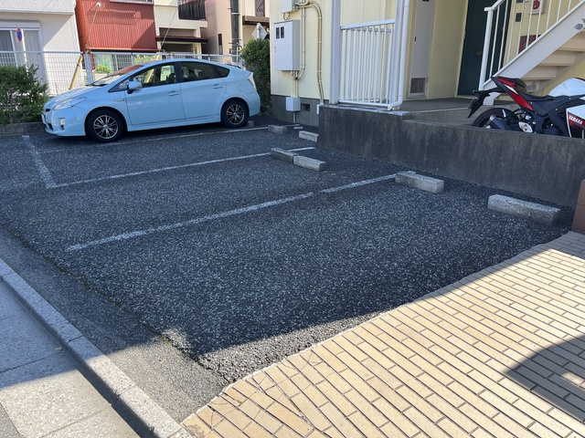 グレースタウンＢの駐車場