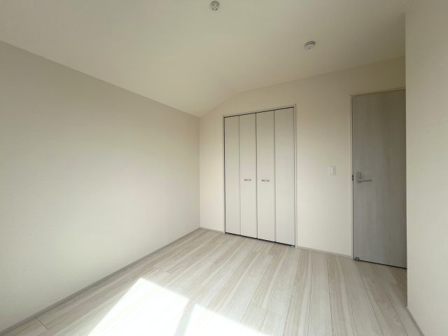 あきる野市伊奈　新築戸建全15棟の洋室|【洋室3】収納スペース